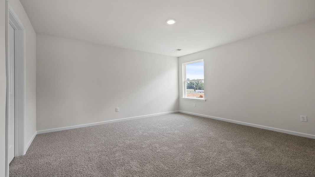 Spacious, unfurnished interior of a new home in Durbin Meadows Traditions, Fountain Inn (Image 27).