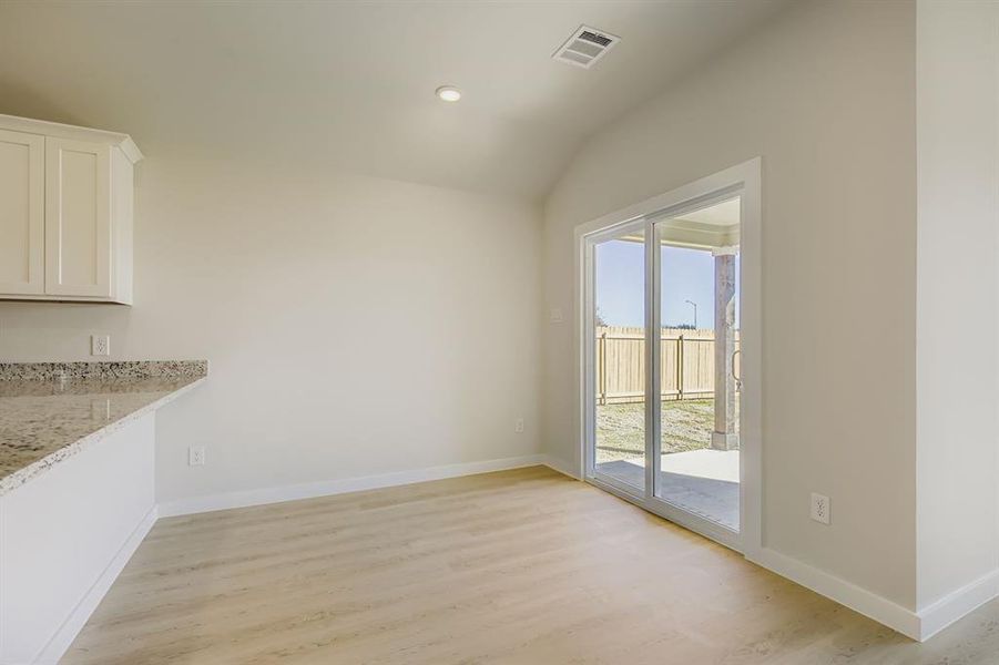 Spacious, unfurnished interior of a new home in Middlefield Village, Dallas (Image 13).