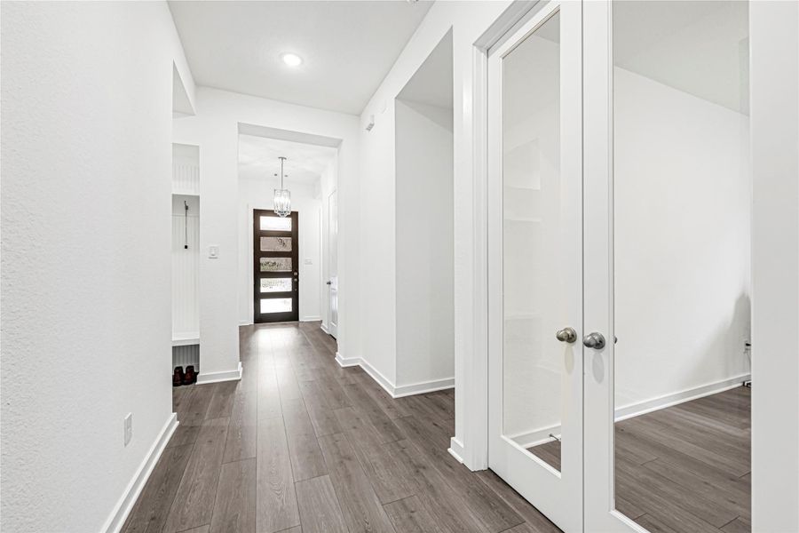 Spacious, unfurnished interior of a new home in Riceland, Mont Belvieu (Image 21).