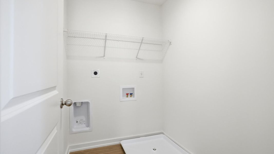 Spacious, unfurnished interior of a new home in Oak Hill, Vonore (Image 25).