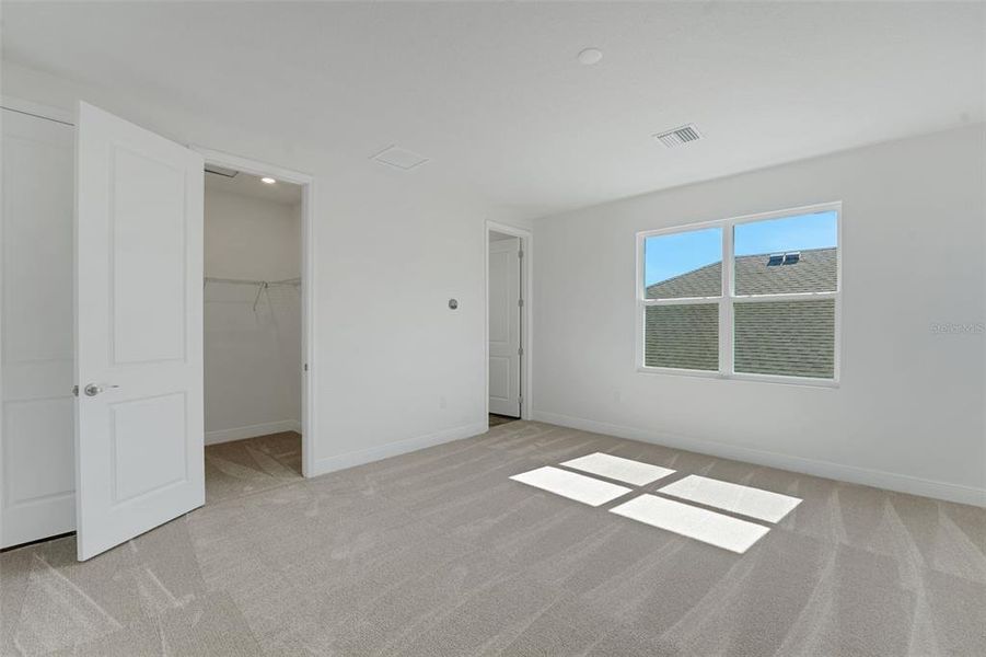 Spacious, unfurnished interior of a new home in Angeline, Land O' Lakes (Image 39).