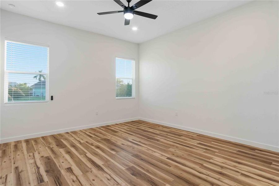 Spacious, unfurnished interior of a new home in , Punta Gorda (Image 43).