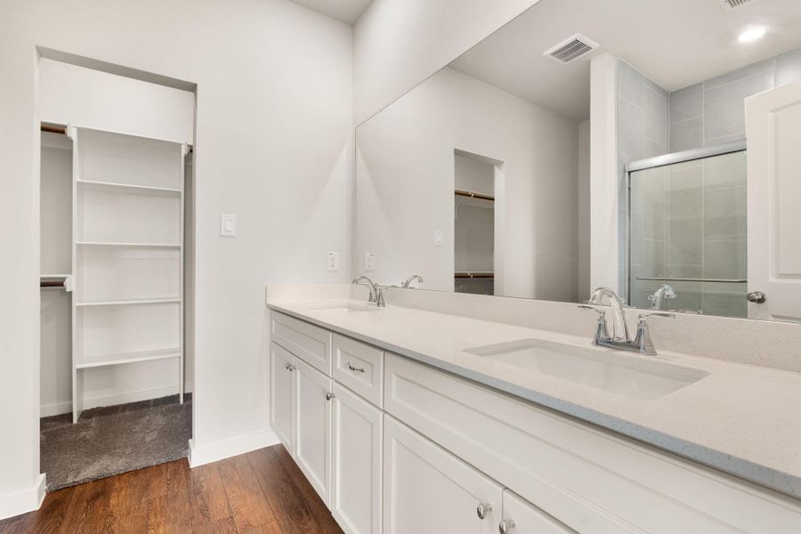 Furnished interior view inside a new home in Santa Fe, Cleveland (Image 11). Furnished interior view inside a new home in Santa Fe, Cleveland (Image 11).