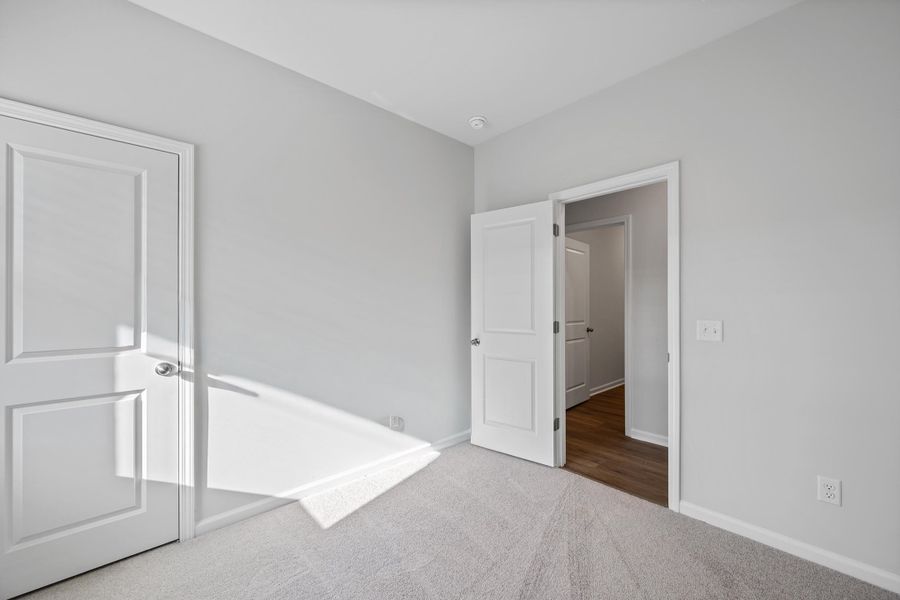 Spacious, unfurnished interior of a new home in , Summerville (Image 17).
