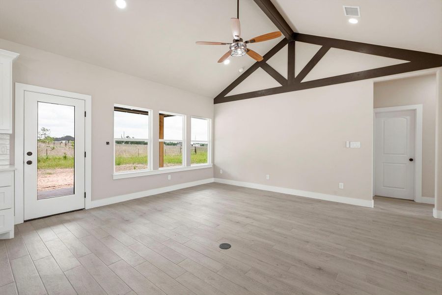 Spacious, unfurnished interior of a new home in , Franklin (Image 27).