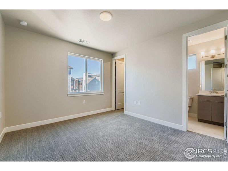 Spacious, unfurnished interior of a new home in Baseline, Broomfield (Image 35).