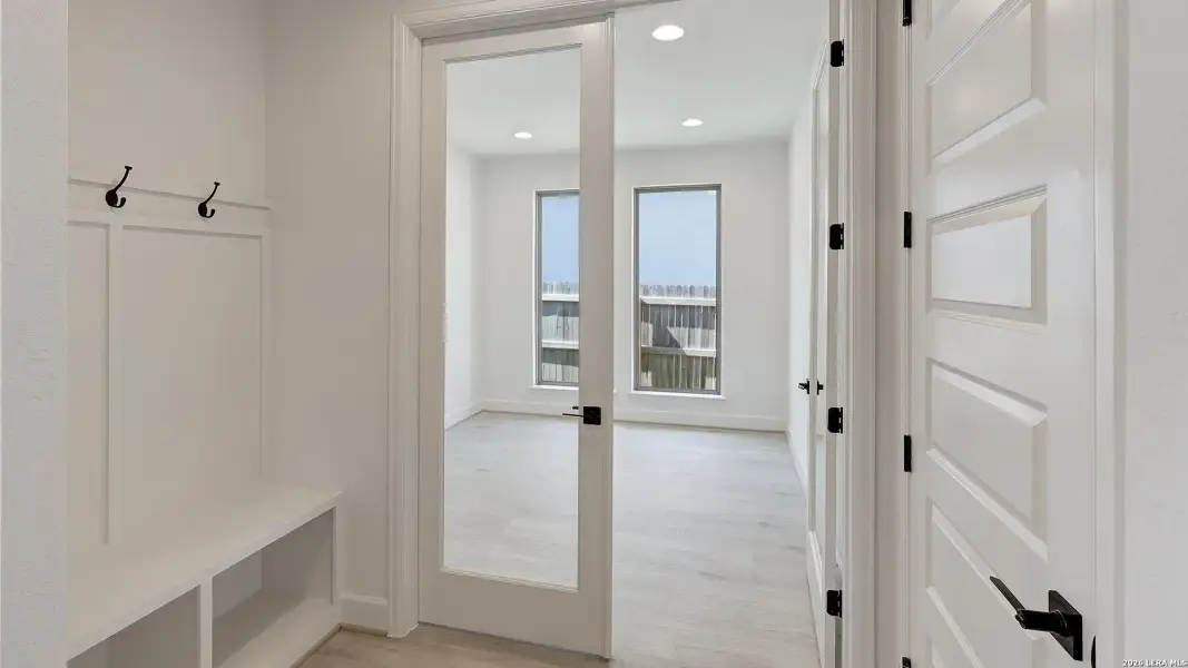 Spacious, unfurnished interior of a new home in Ladera, San Antonio (Image 18). Spacious, unfurnished interior of a new home in Ladera, San Antonio (Image 18).