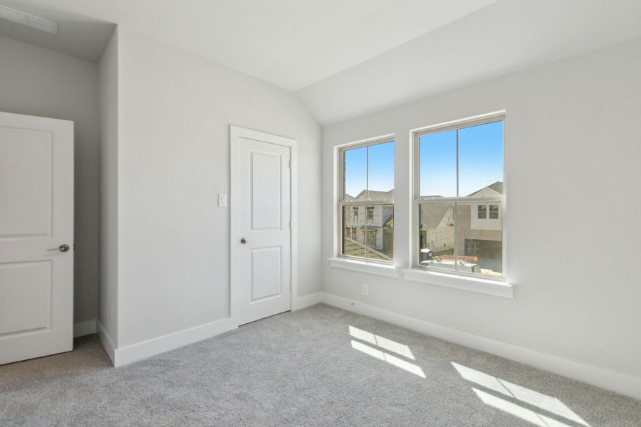 Spacious, unfurnished interior of a new home in Painted Tree Lakeside, McKinney (Image 27).
