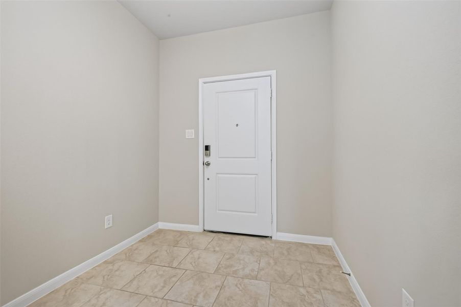 Spacious, unfurnished interior of a new home in , Texas City (Image 42).