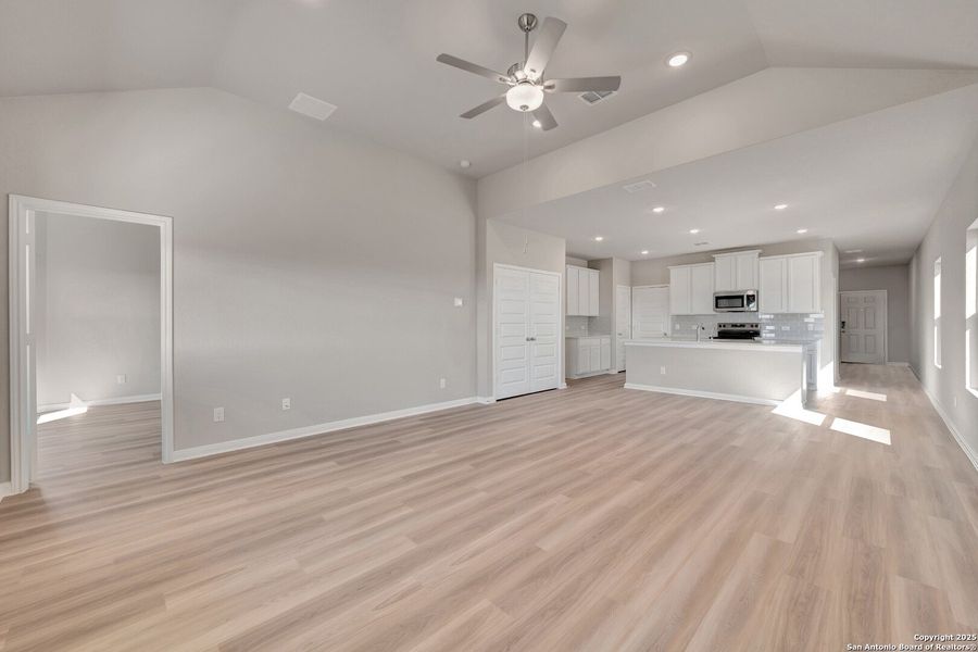 Spacious, unfurnished interior of a new home in Paloma Park, Converse (Image 34).