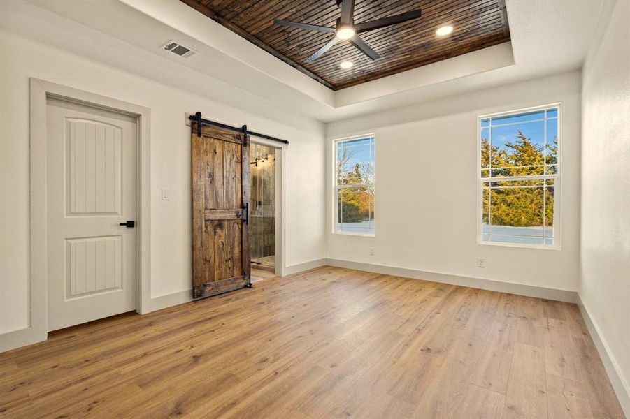 Spacious, unfurnished interior of a new home in , Bonham (Image 25).