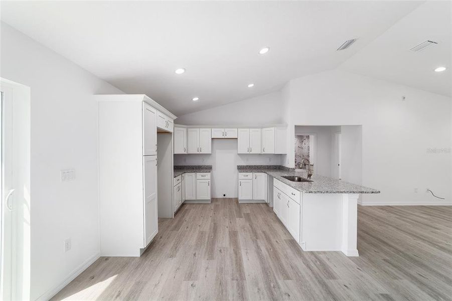 Spacious, unfurnished interior of a new home in , Silver Springs (Image 40).