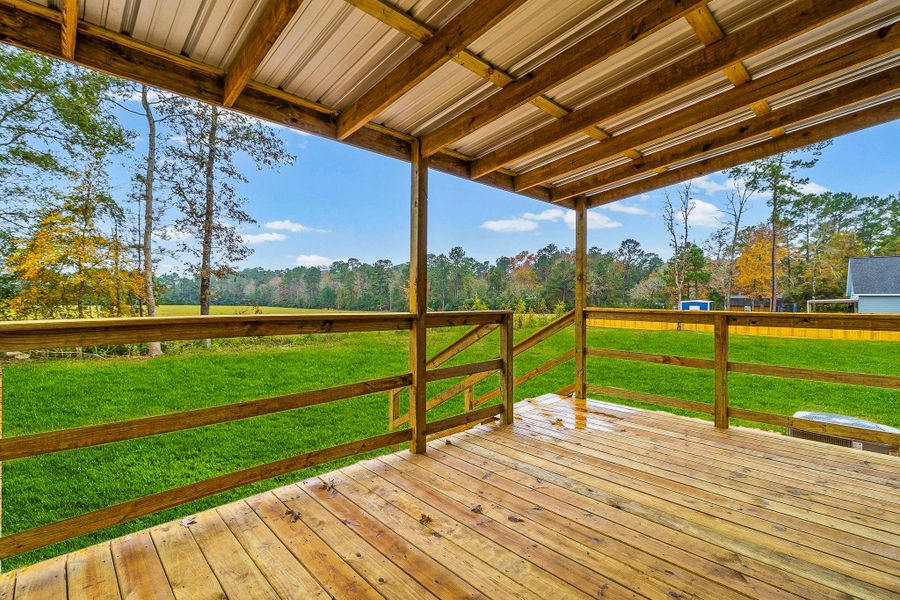 Exterior details and patio area of a home in , Livingston (Image 12).