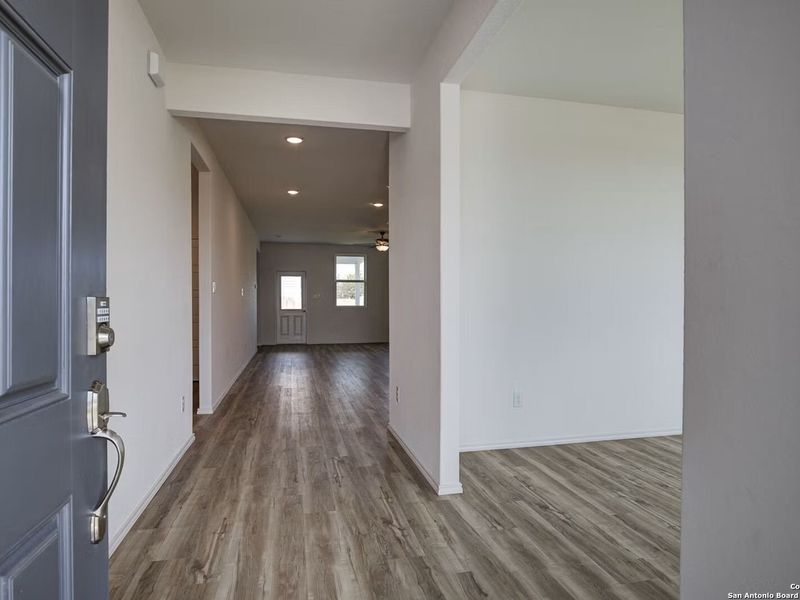 Spacious, unfurnished interior of a new home in Hannah Heights, Seguin (Image 17).