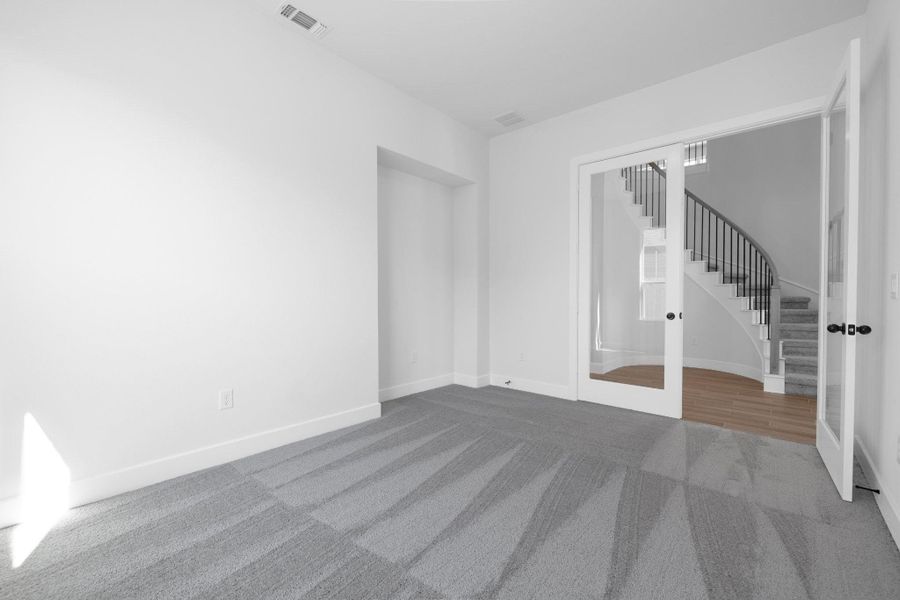 Spacious, unfurnished interior of a new home in Santa Rita Ranch, Liberty Hill (Image 28).