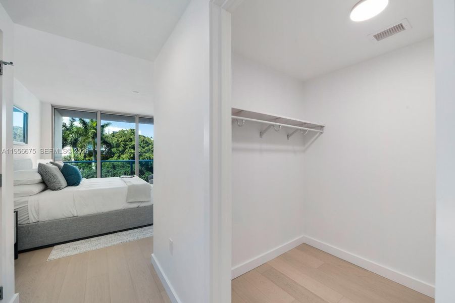 Spacious, unfurnished interior of a new home in , Bay Harbor Islands (Image 25).