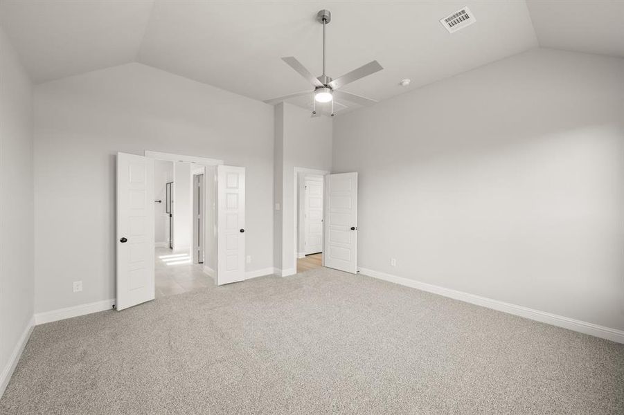 Spacious, unfurnished interior of a new home in The Retreat - Phase 1, Waxahachie (Image 25).