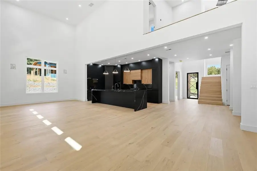 Spacious, unfurnished interior of a new home in , Gainesville (Image 22).