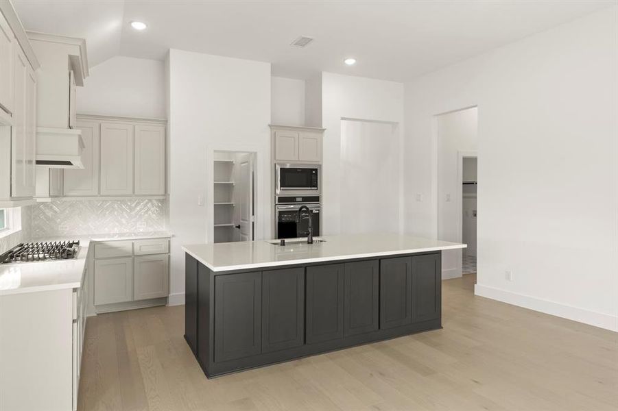 14. 1216 Eclipse - Kitchen (3)