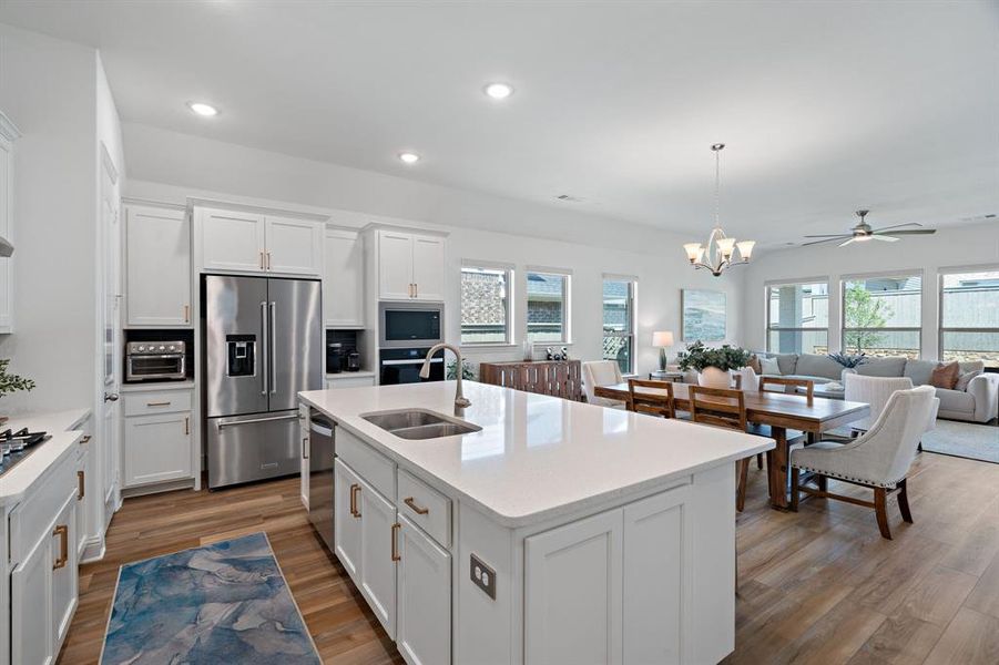 Imagine what you can prepare with this abundance of workspace and a walk-in pantry for all of your kitchen items. Imagine what you can prepare with this abundance of workspace and a walk-in pantry for all of your kitchen items.