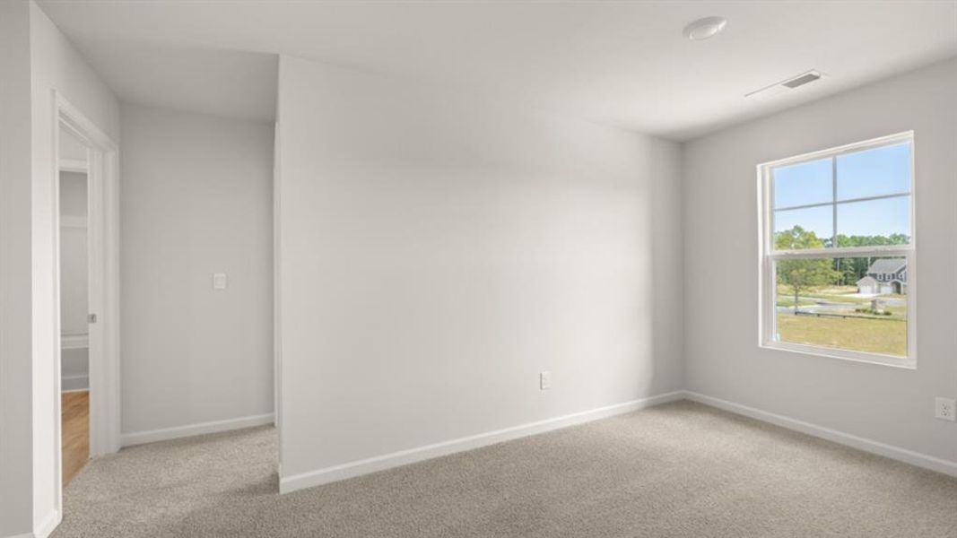 Spacious, unfurnished interior of a new home in Fairway 17 at Mirror Lake, Villa Rica (Image 31).