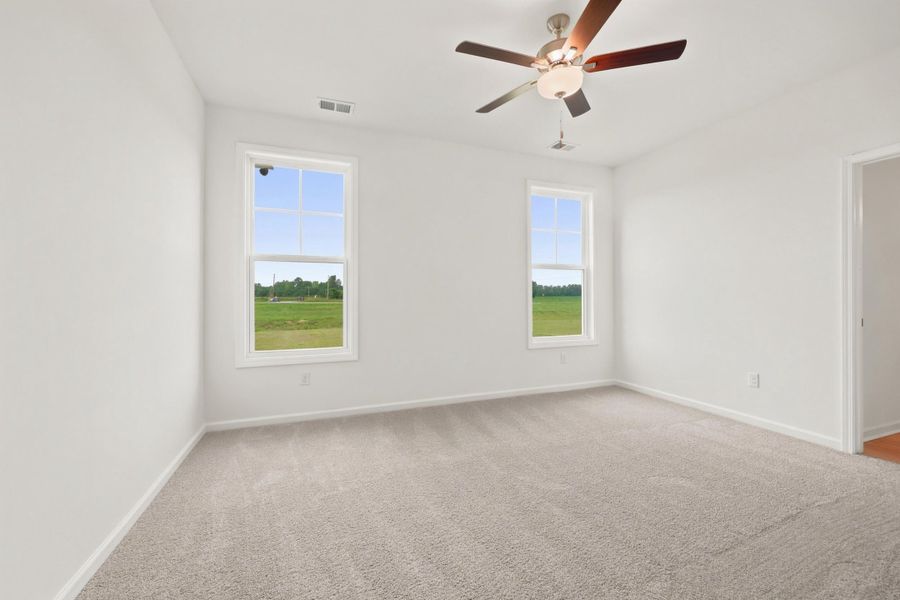 Spacious, unfurnished interior of a new home in Edgefield, Loris (Image 25).