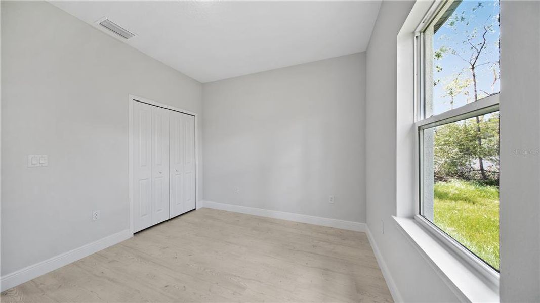 Spacious, unfurnished interior of a new home in , Ocala (Image 31).