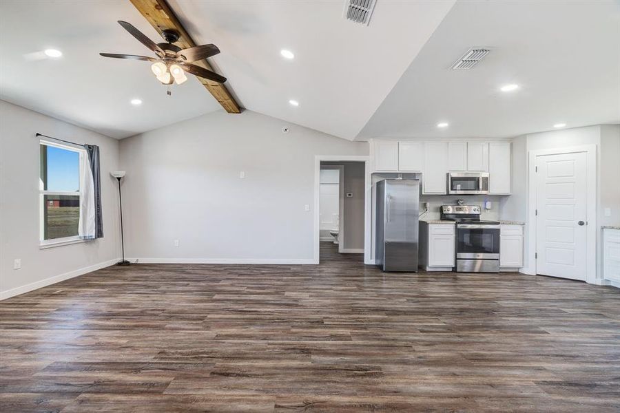 Spacious, unfurnished interior of a new home in , Paris (Image 18). Spacious, unfurnished interior of a new home in , Paris (Image 18).