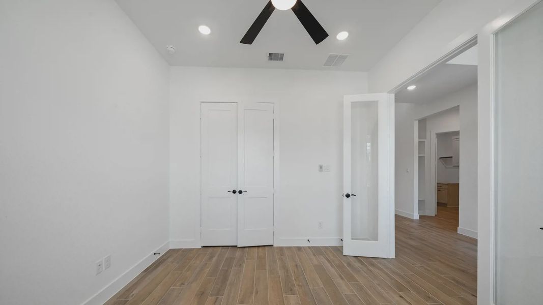Representative unfurnished interior of a home built from the Waterloo by Chesmar Homes in Sofi Lakes, Katy (Image 17).