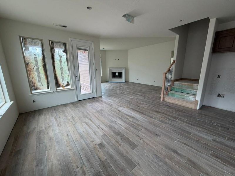 Spacious, unfurnished interior of a new home in Waterford Park, Weatherford (Image 5).