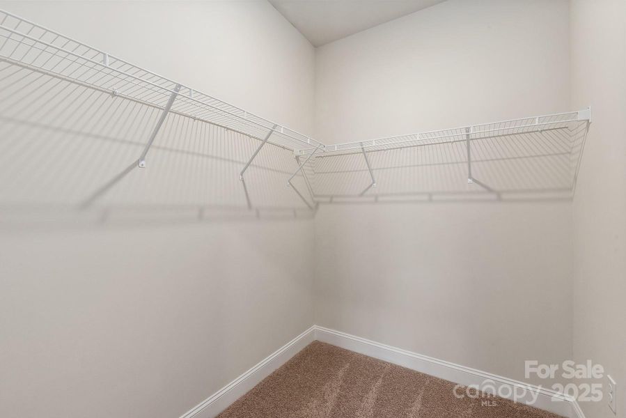 Spacious, unfurnished interior of a new home in Ascot Woods, Charlotte (Image 11).