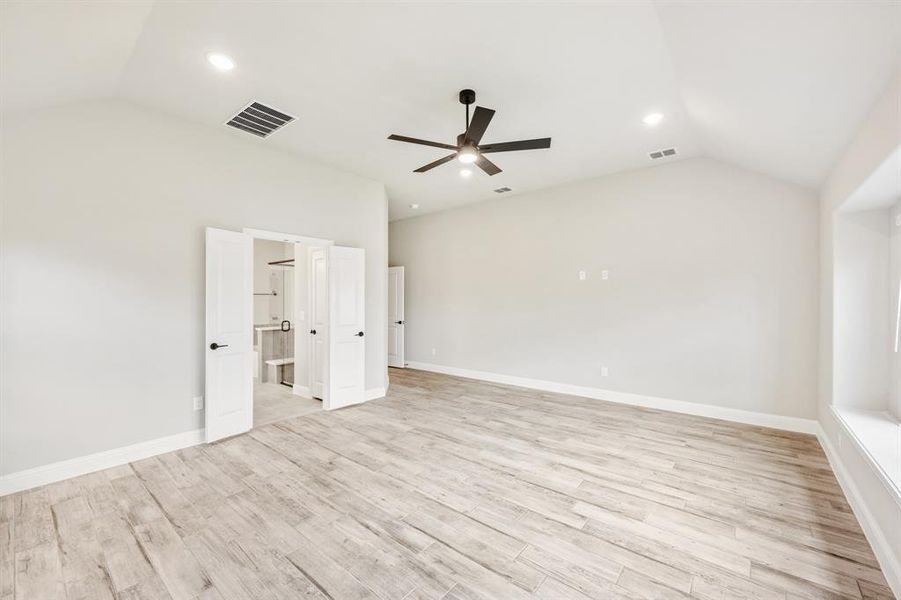 Spacious, unfurnished interior of a new home in Sonoma Verde, McLendon-Chisholm (Image 24).