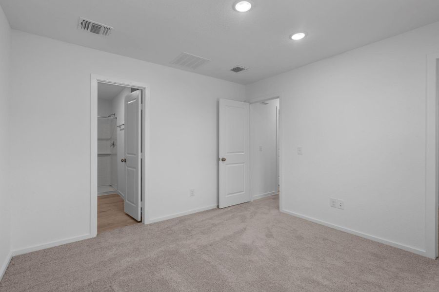 Spacious, unfurnished interior of a new home in Stokesbury, Waller (Image 12). Spacious, unfurnished interior of a new home in Stokesbury, Waller (Image 12).