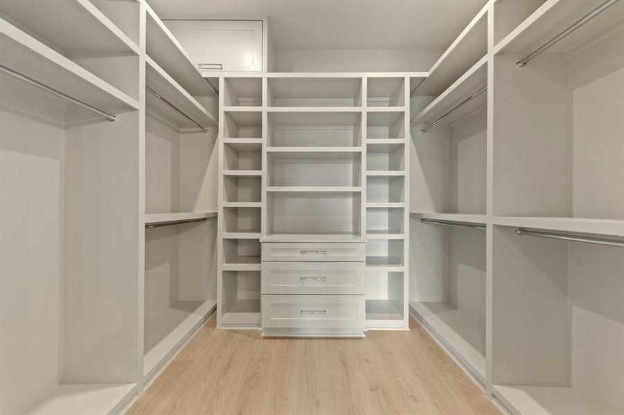 Spacious, unfurnished interior of a new home in , Dallas (Image 17).