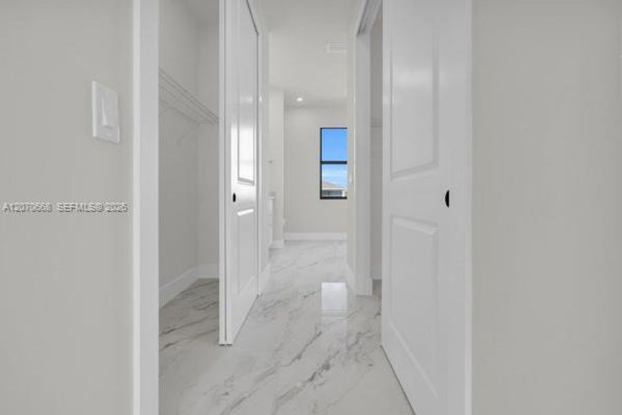 Spacious, unfurnished interior of a new home in , Cape Coral (Image 33).
