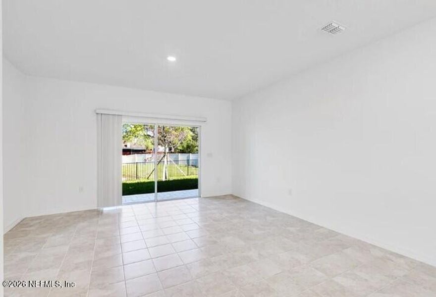 Spacious, unfurnished interior of a new home in , Jacksonville (Image 8).