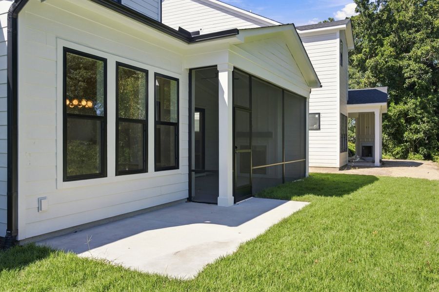 Representative exterior details of a home built from the The Emerson by RobuckHomes in Stonehenge, Raleigh (Image 70).