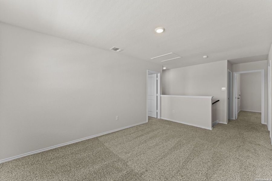 Spacious, unfurnished interior of a new home in Laurel Vistas, San Antonio (Image 21).