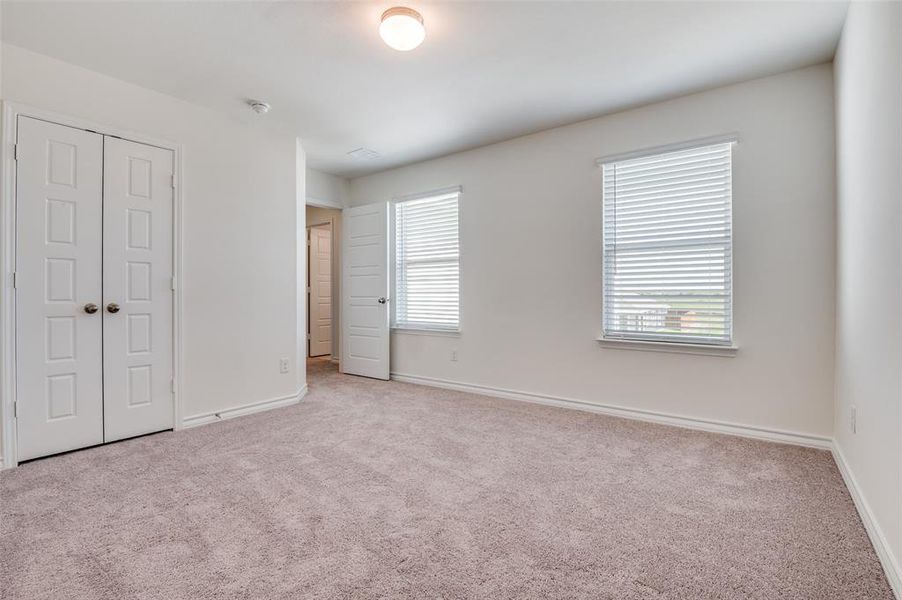 Spacious, unfurnished interior of a new home in Cottonwood Creek, Seagoville (Image 11).