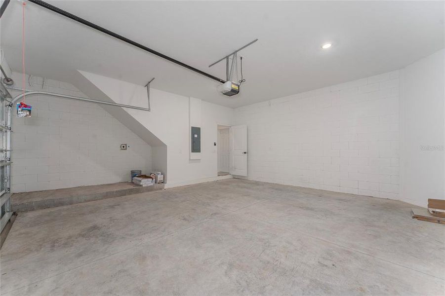 Spacious, unfurnished interior of a new home in , Winter Garden (Image 34).