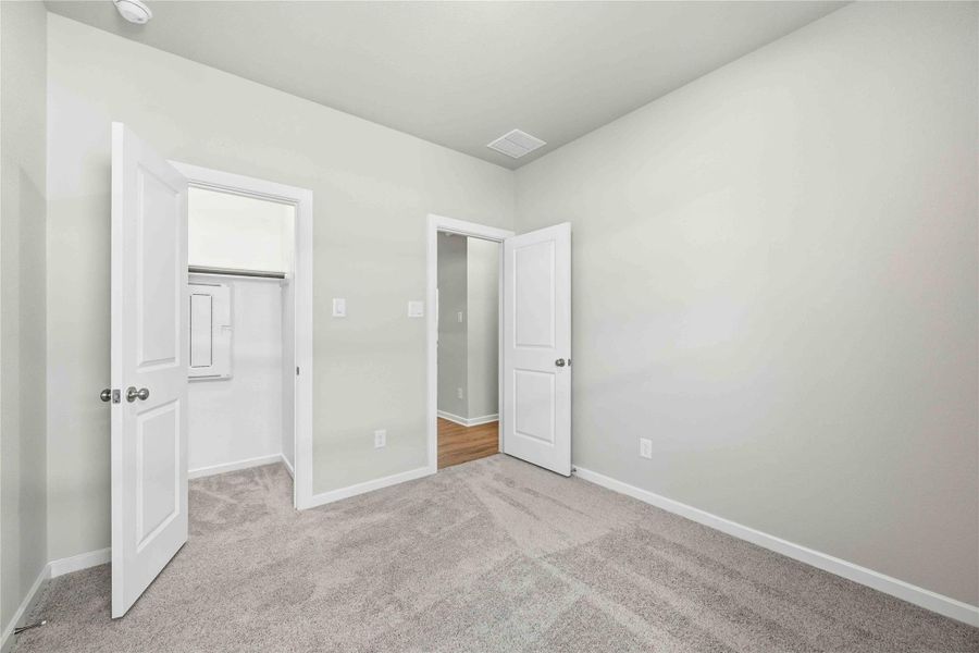 Spacious, unfurnished interior of a new home in La Segarra 40', Brookshire (Image 25).