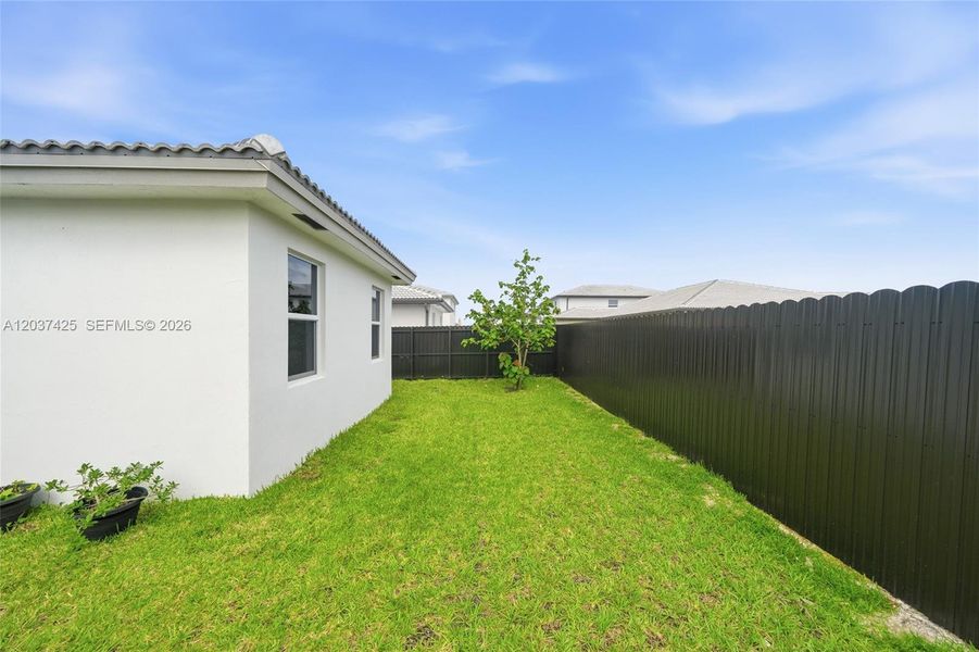 Exterior details and patio area of a home in , Miami (Image 28).