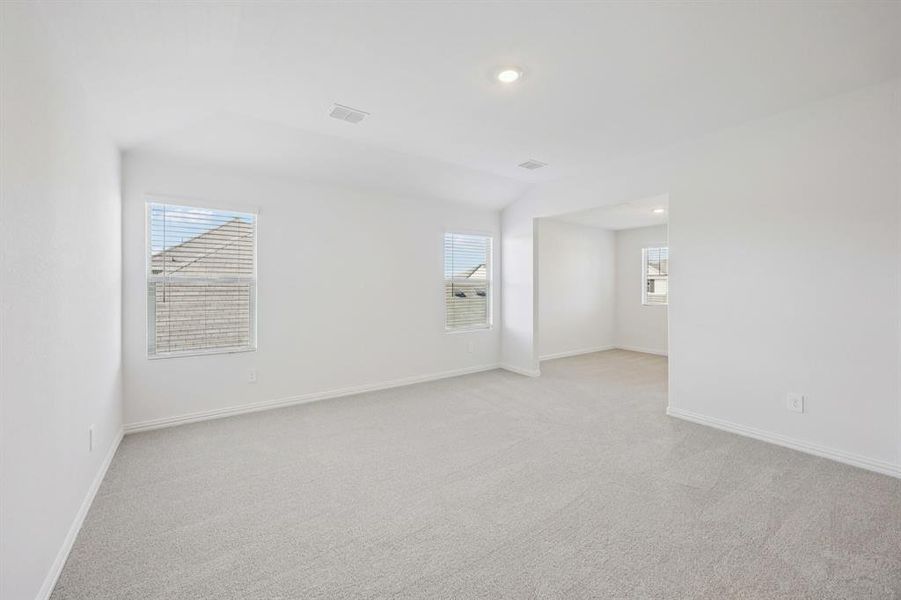 Spacious, unfurnished interior of a new home in Lakehaven - Signature Series, Farmersville (Image 27).