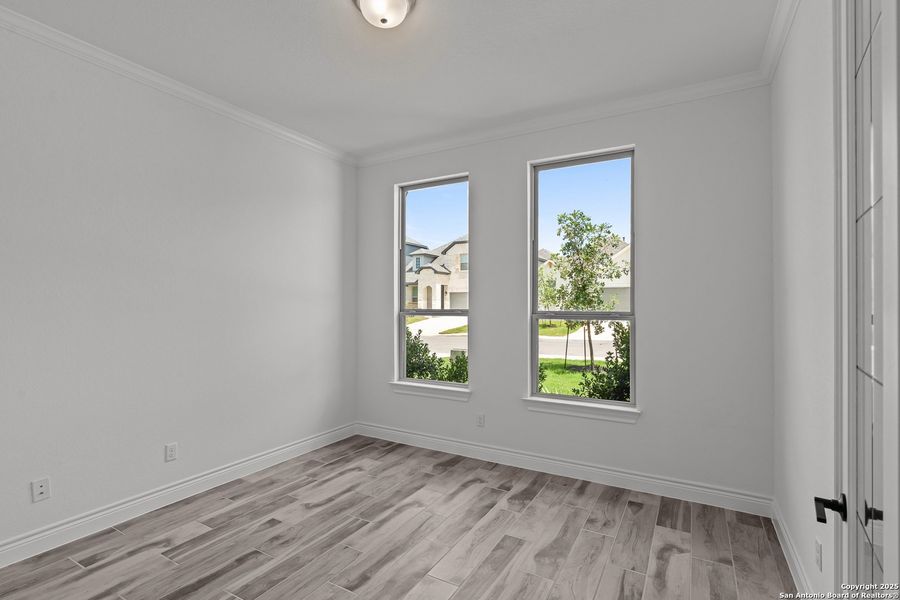 Spacious, unfurnished interior of a new home in Bison Ridge, San Antonio (Image 17).