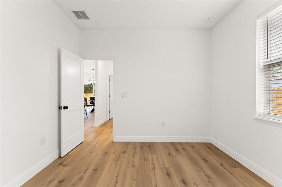Spacious, unfurnished interior of a new home in , Tampa (Image 35).