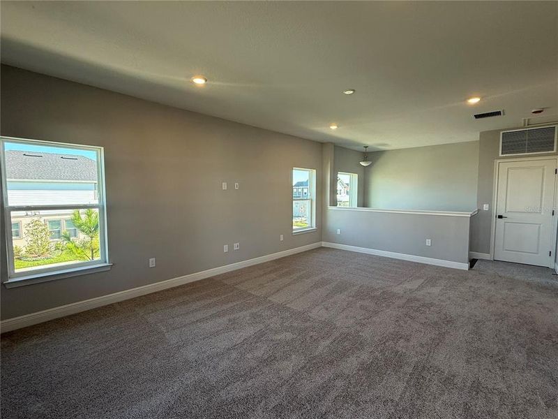 Spacious, unfurnished interior of a new home in Laureate Park, Orlando (Image 18).