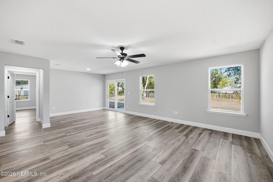 Spacious, unfurnished interior of a new home in , Jacksonville (Image 26).
