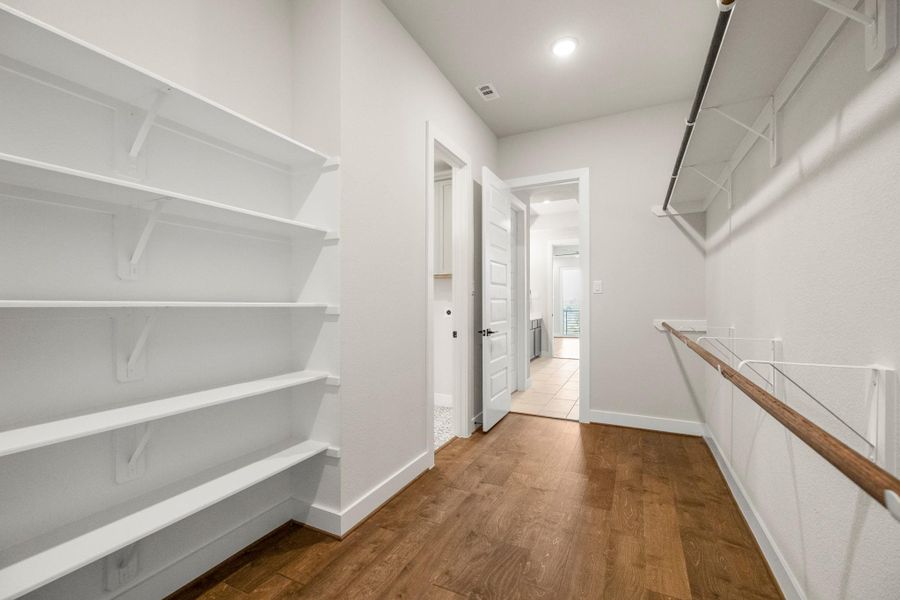 Spacious, unfurnished interior of a new home in Lago Pointe, Seabrook (Image 31). Spacious, unfurnished interior of a new home in Lago Pointe, Seabrook (Image 31).