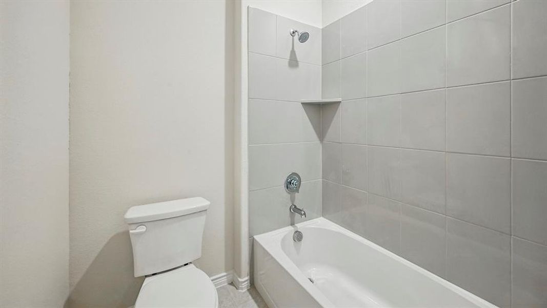 Bathroom with bathing tub / shower combination and toilet