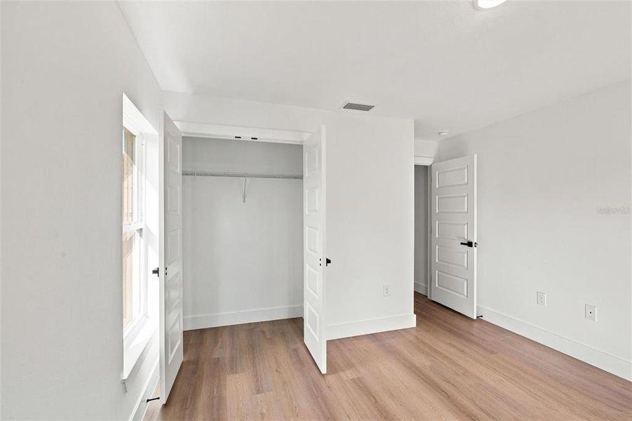 Spacious, unfurnished interior of a new home in , Sebring (Image 38).